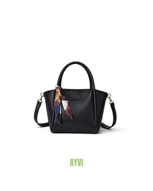 Lisa Black Shoulder Bag